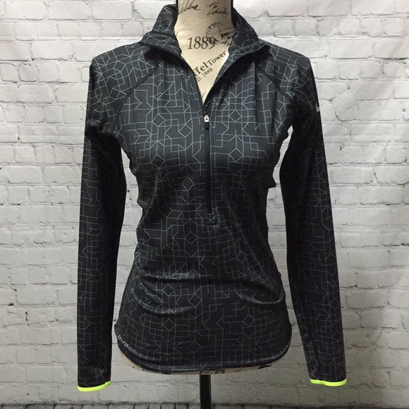 Nike Tops - Nike pro half zip